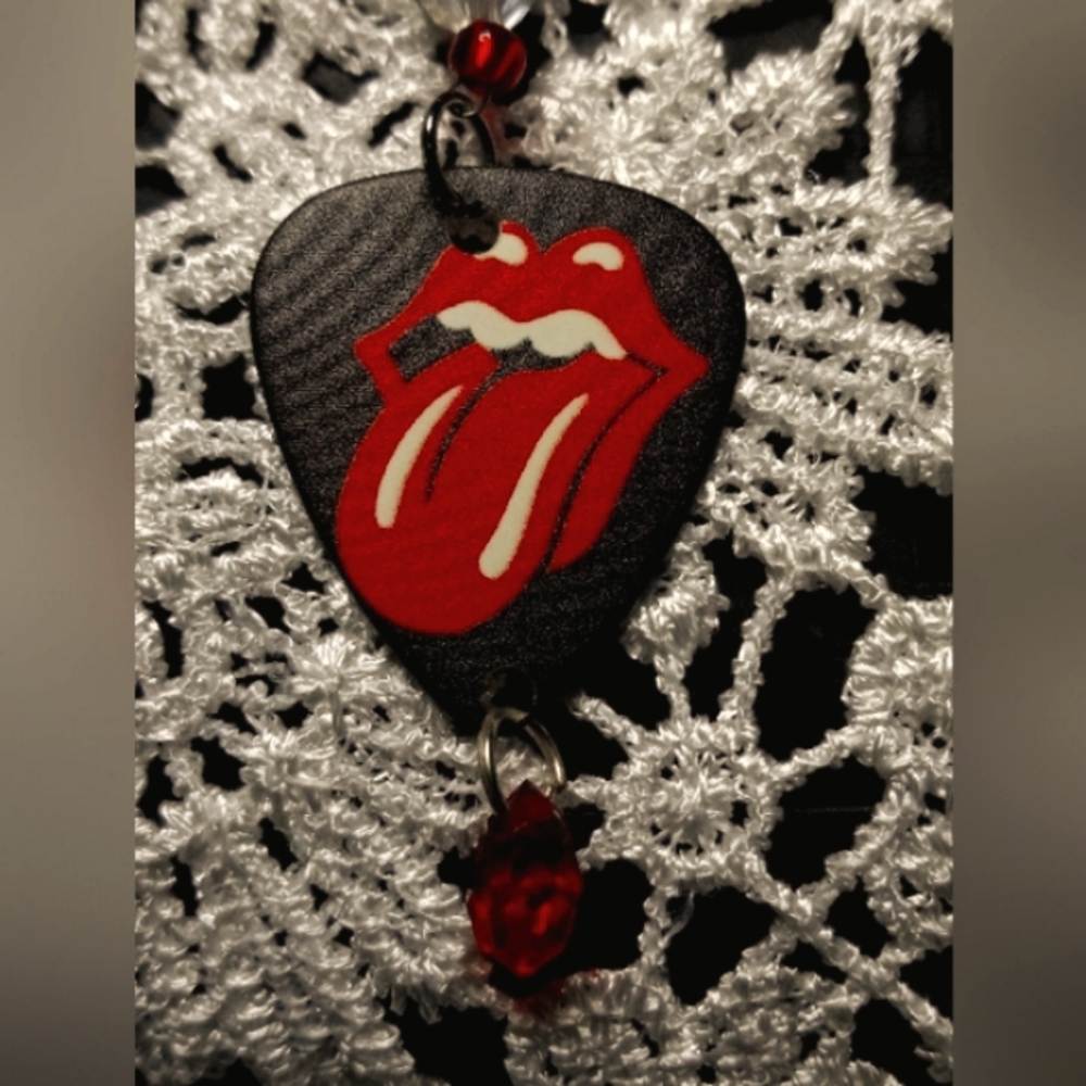 Guitarpick Earrings (Rolling Stones)